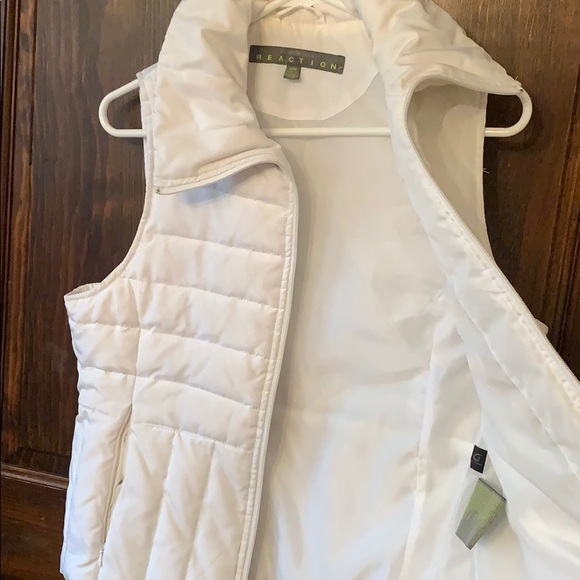 White puff vest - Picture 3 of 3
